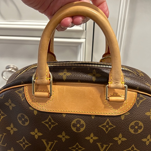 *100% Authentic* Louis Vuitton Trouville Toiletry Bag - Picture 4 of 12